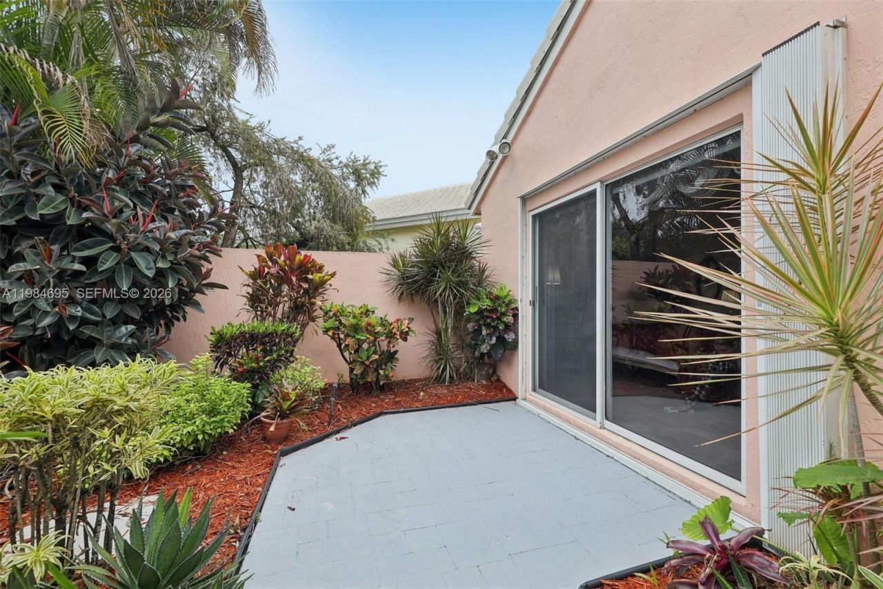 15201 S Wilshire Cir S , Pembroke Pines, FL 33027 Photo