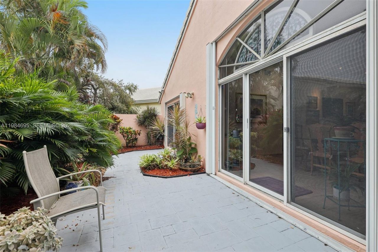 15201 S Wilshire Cir S , Pembroke Pines, FL 33027 Photo