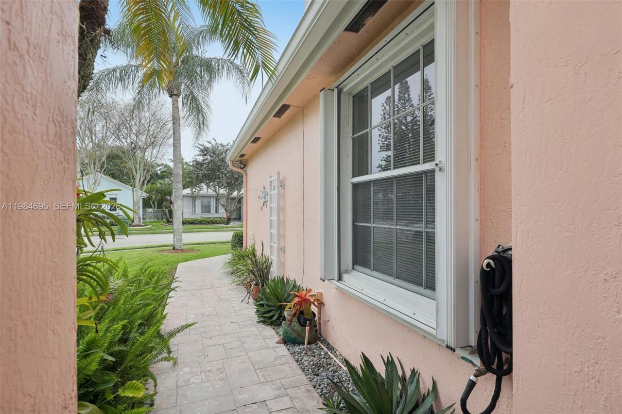 15201 S Wilshire Cir S , Pembroke Pines, FL 33027 Photo