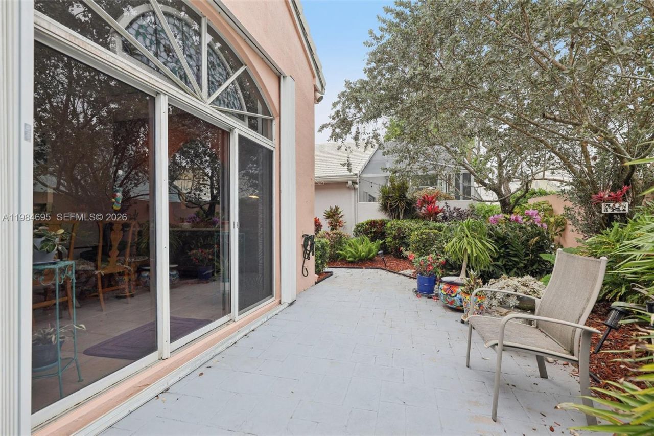 15201 S Wilshire Cir S , Pembroke Pines, FL 33027 Photo