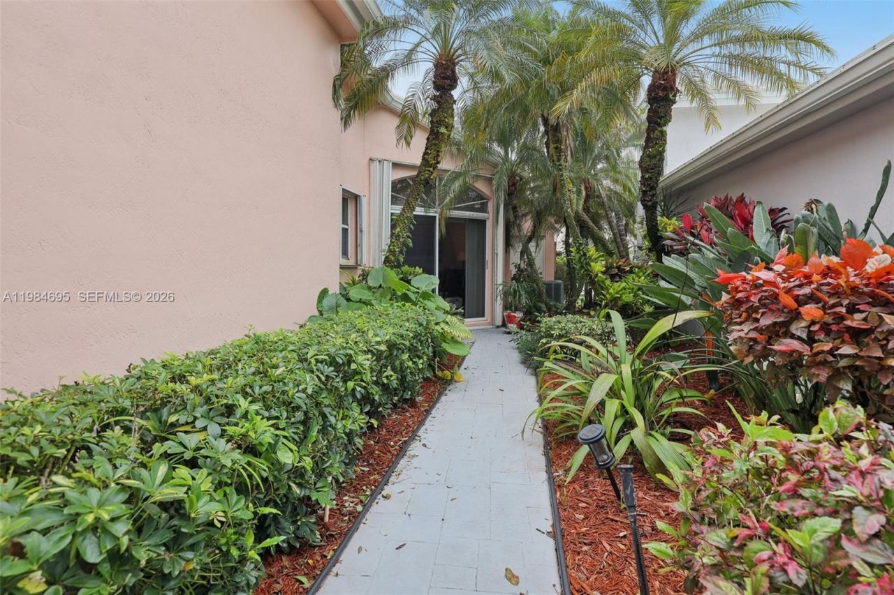 15201 S Wilshire Cir S , Pembroke Pines, FL 33027 Photo