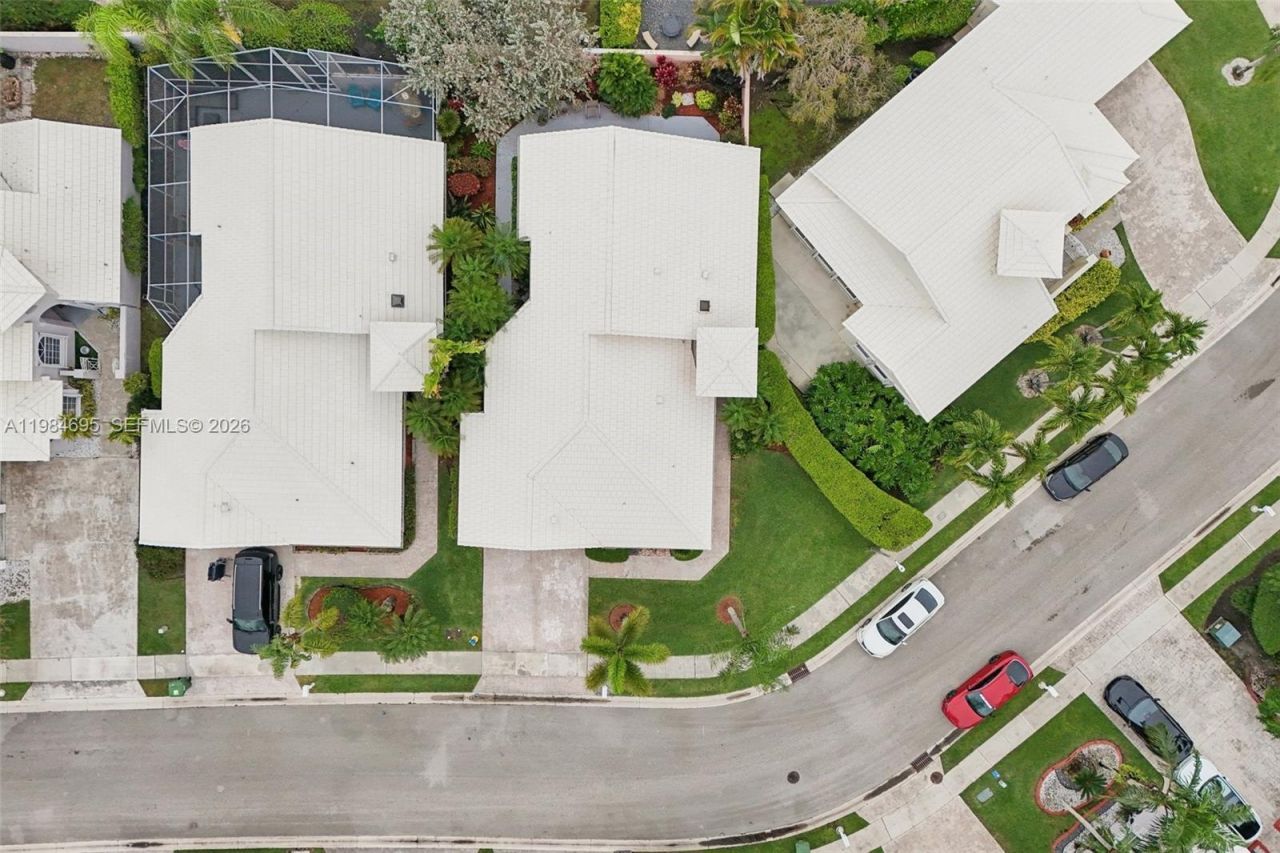 15201 S Wilshire Cir S , Pembroke Pines, FL 33027 Photo