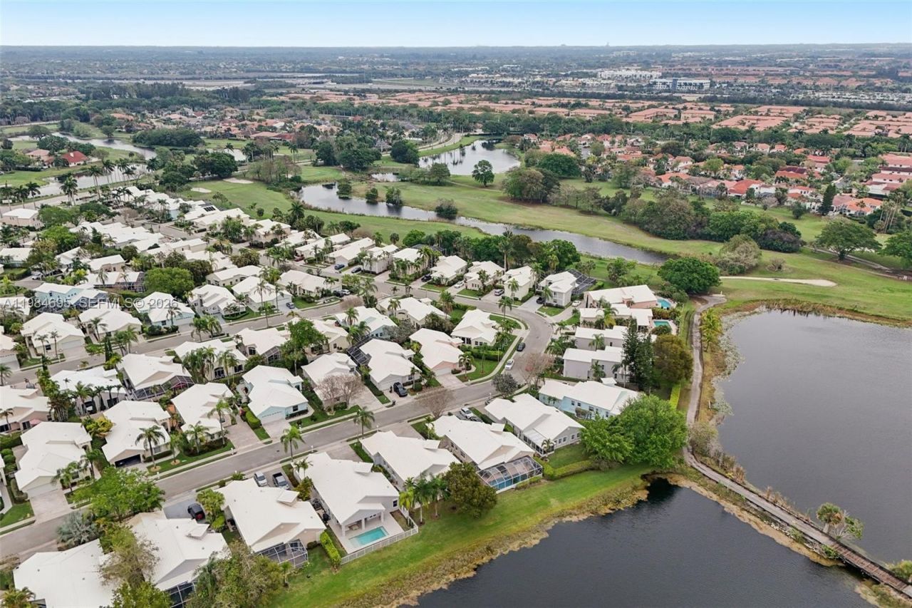 15201 S Wilshire Cir S , Pembroke Pines, FL 33027 Photo