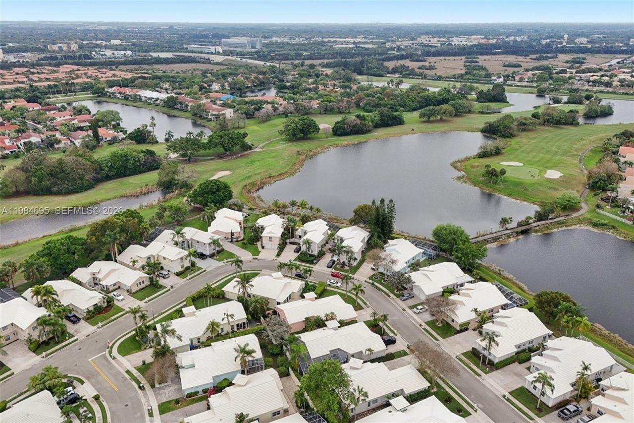 15201 S Wilshire Cir S , Pembroke Pines, FL 33027 Photo