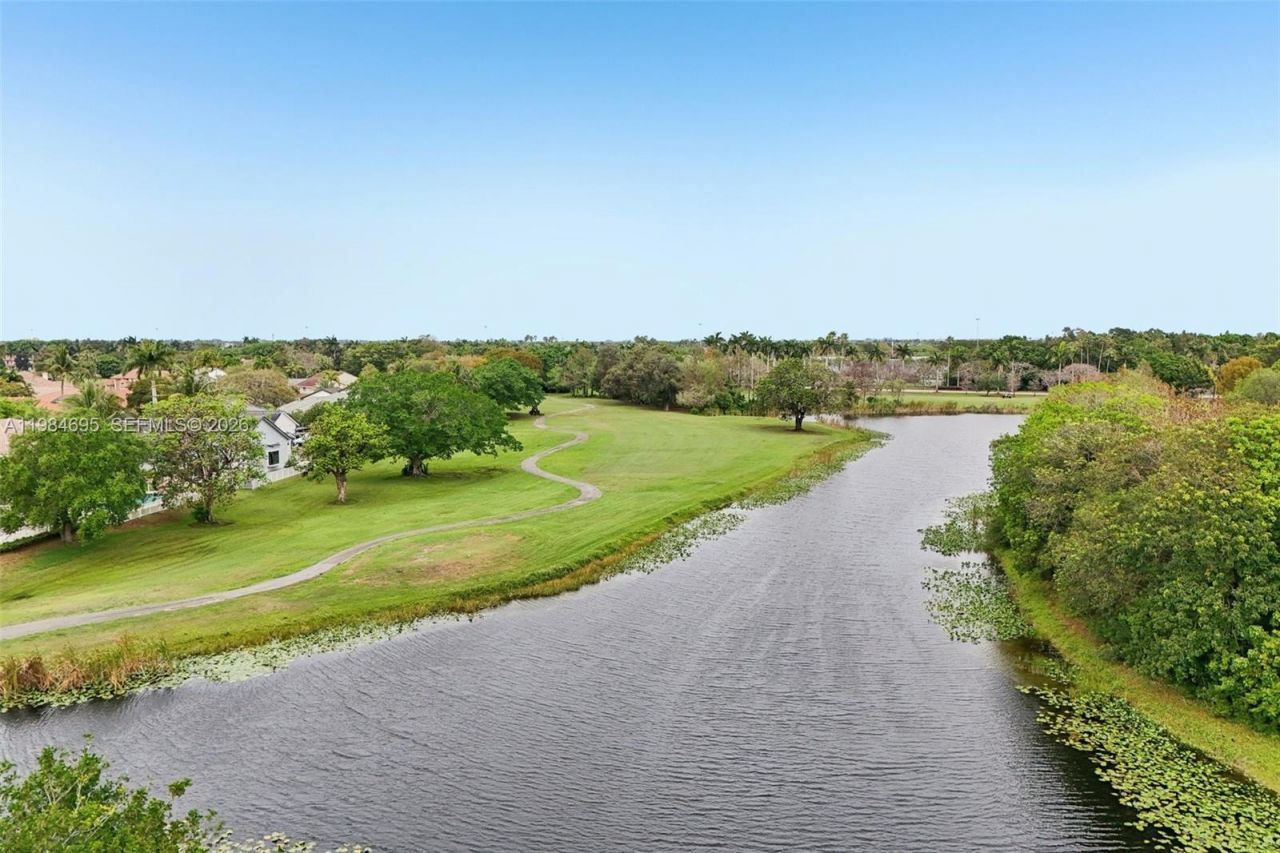 15201 S Wilshire Cir S , Pembroke Pines, FL 33027 Photo