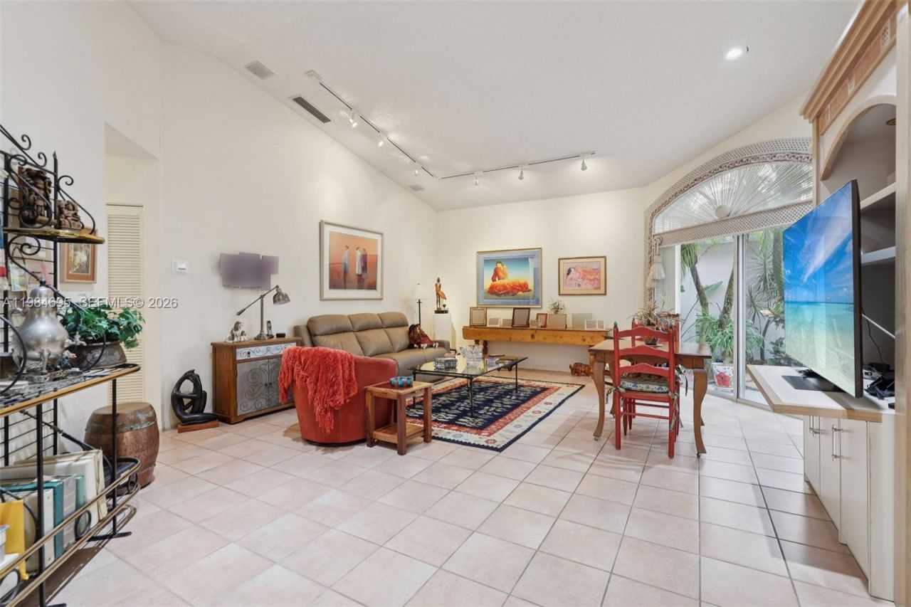 15201 S Wilshire Cir S , Pembroke Pines, FL 33027 Photo