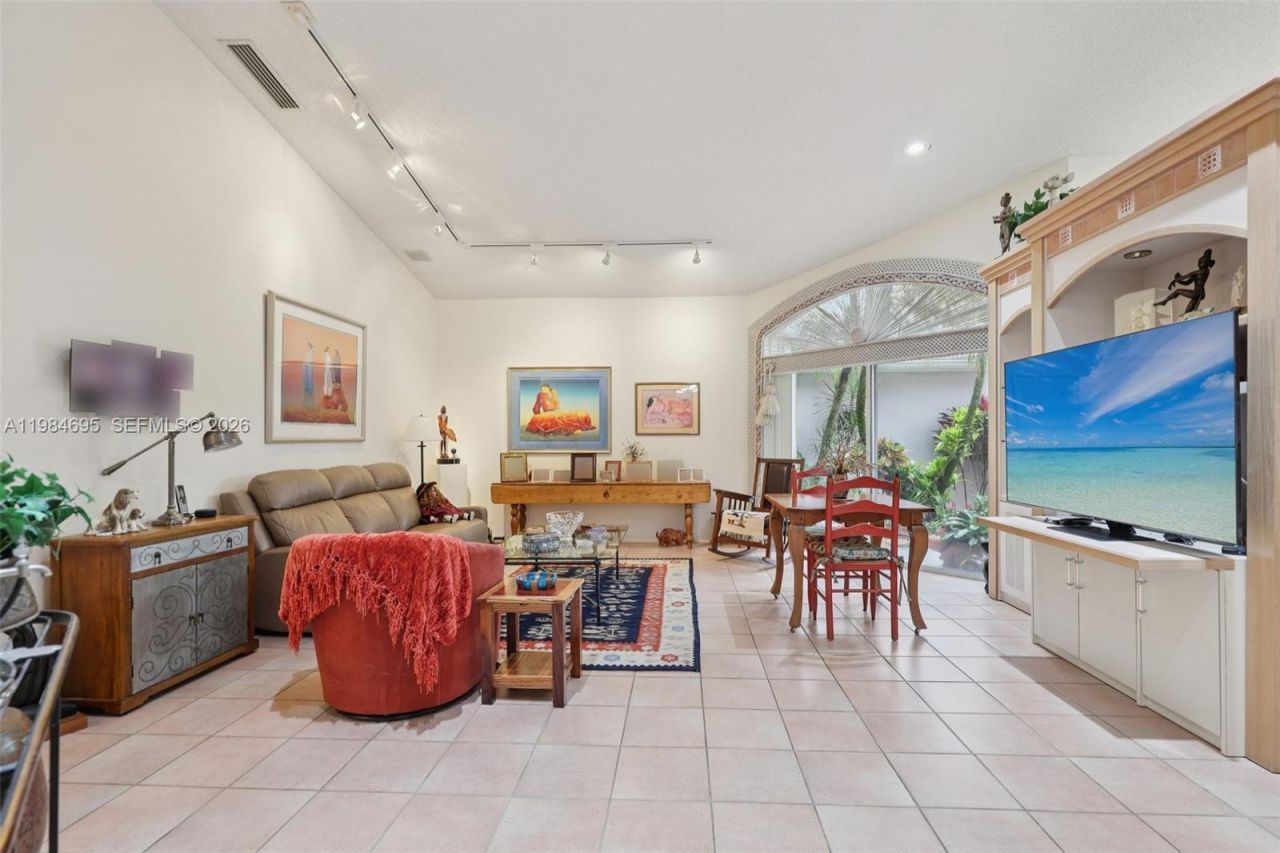 15201 S Wilshire Cir S , Pembroke Pines, FL 33027 Photo