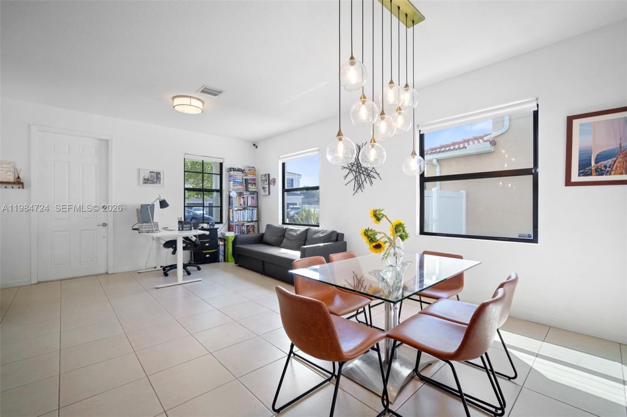 901 NE 191st St, Miami, FL 33179 Photo