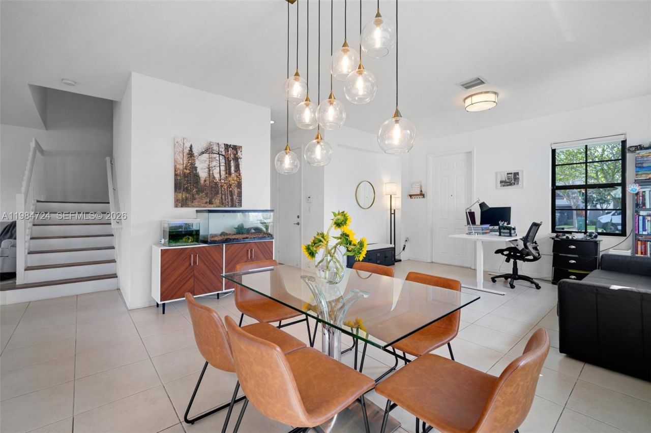 901 NE 191st St, Miami, FL 33179 Photo