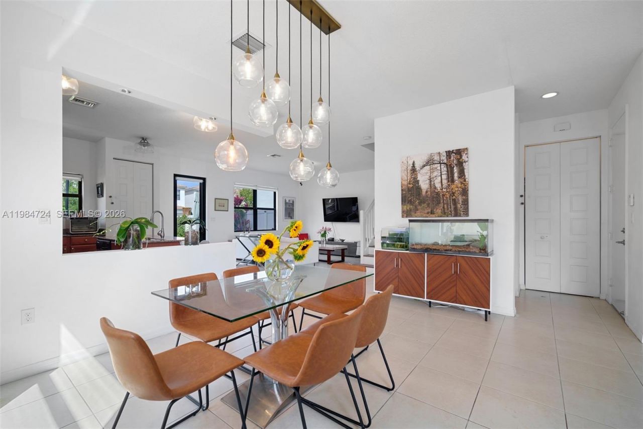 901 NE 191st St, Miami, FL 33179 Photo