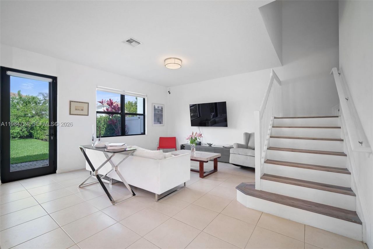 901 NE 191st St, Miami, FL 33179 Photo