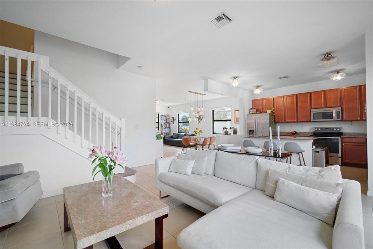 901 NE 191st St, Miami, FL 33179 Photo