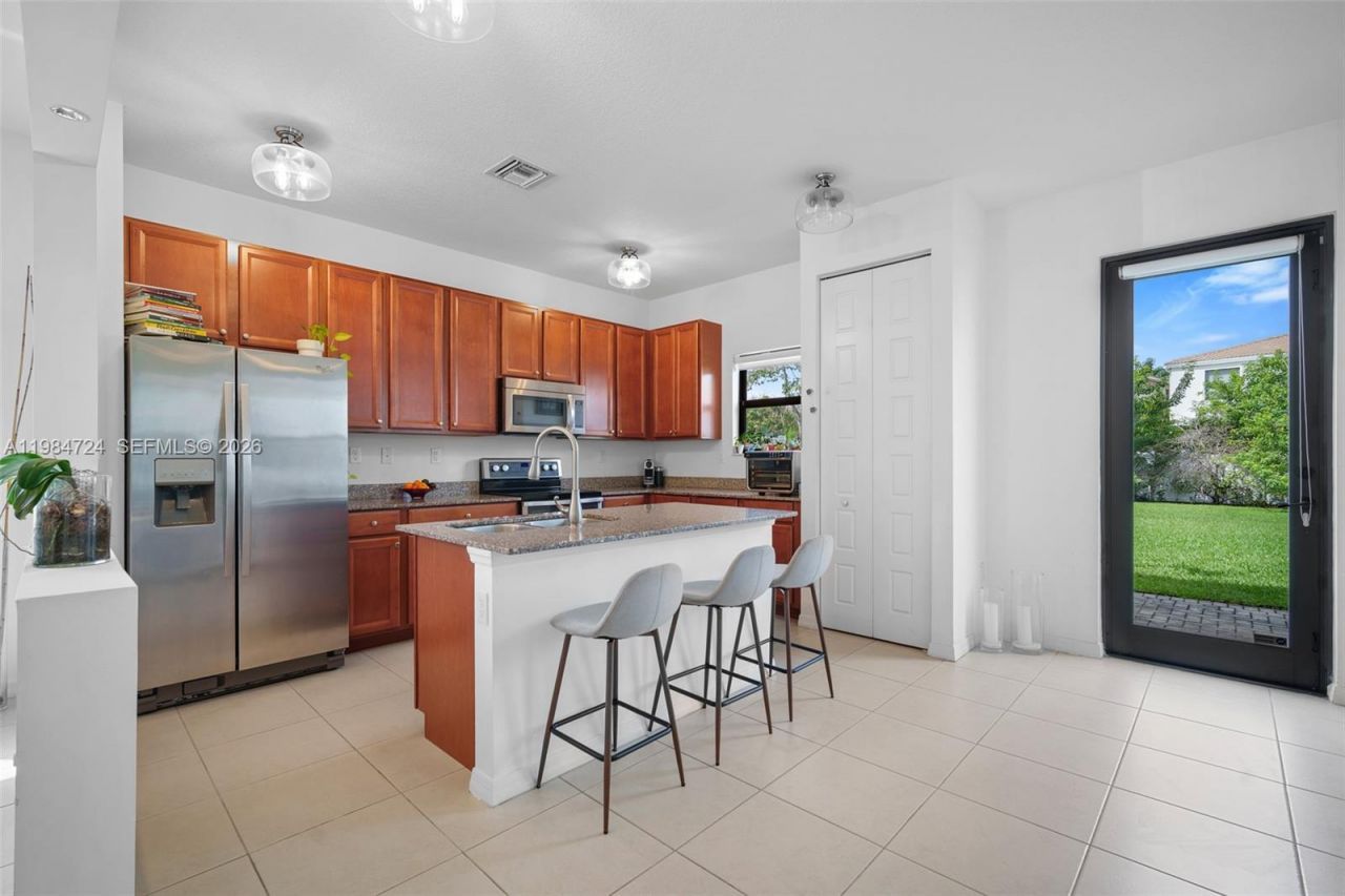 901 NE 191st St, Miami, FL 33179 Photo