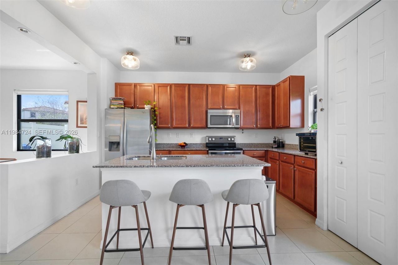 901 NE 191st St, Miami, FL 33179 Photo