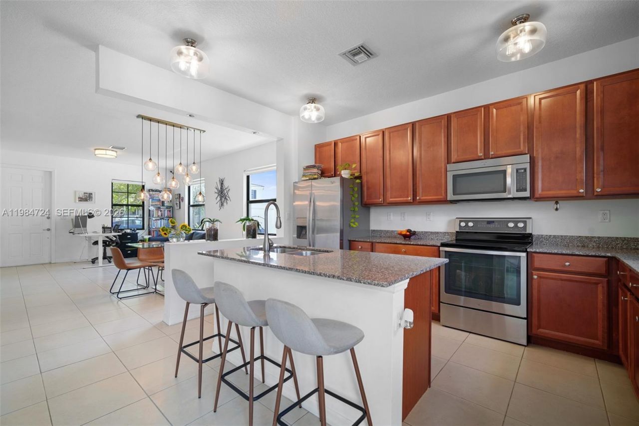 901 NE 191st St, Miami, FL 33179 Photo