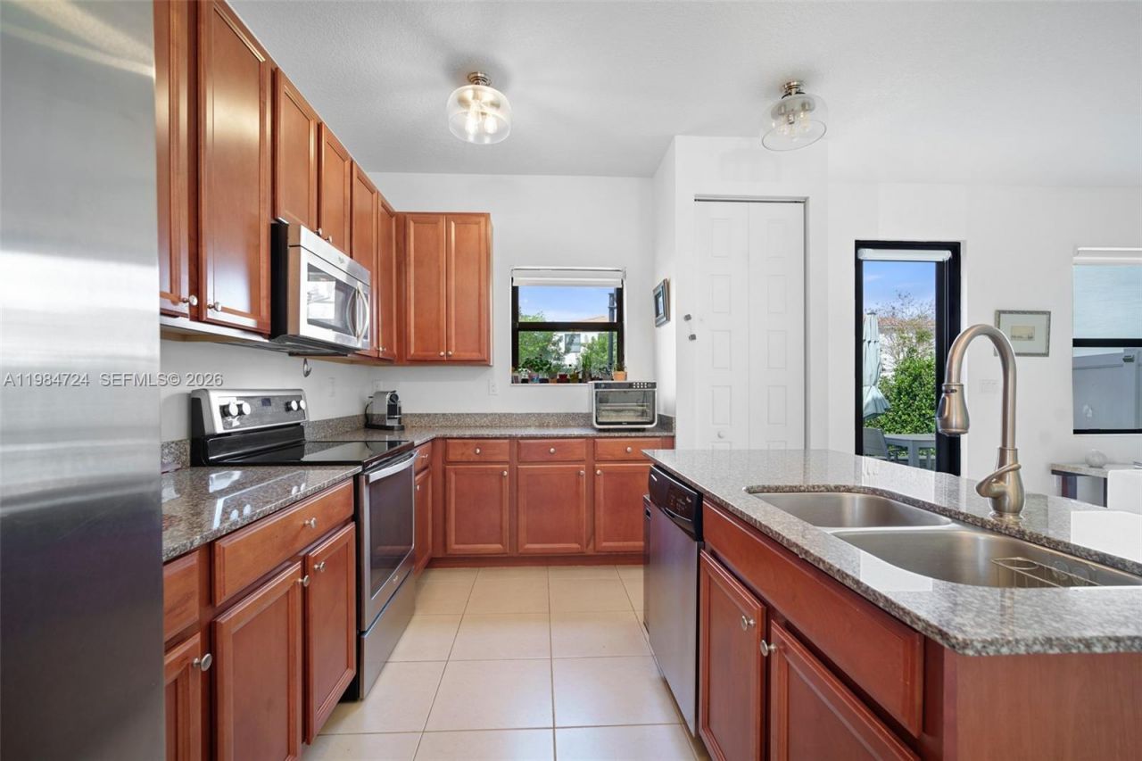 901 NE 191st St, Miami, FL 33179 Photo