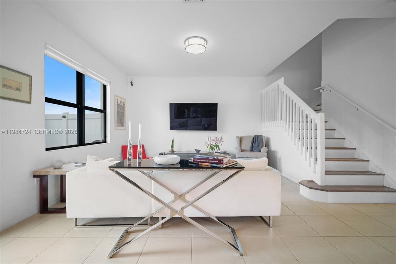 901 NE 191st St, Miami, FL 33179 Photo