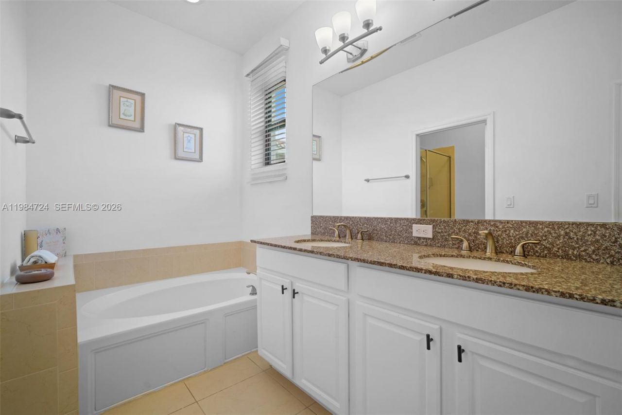 901 NE 191st St, Miami, FL 33179 Photo