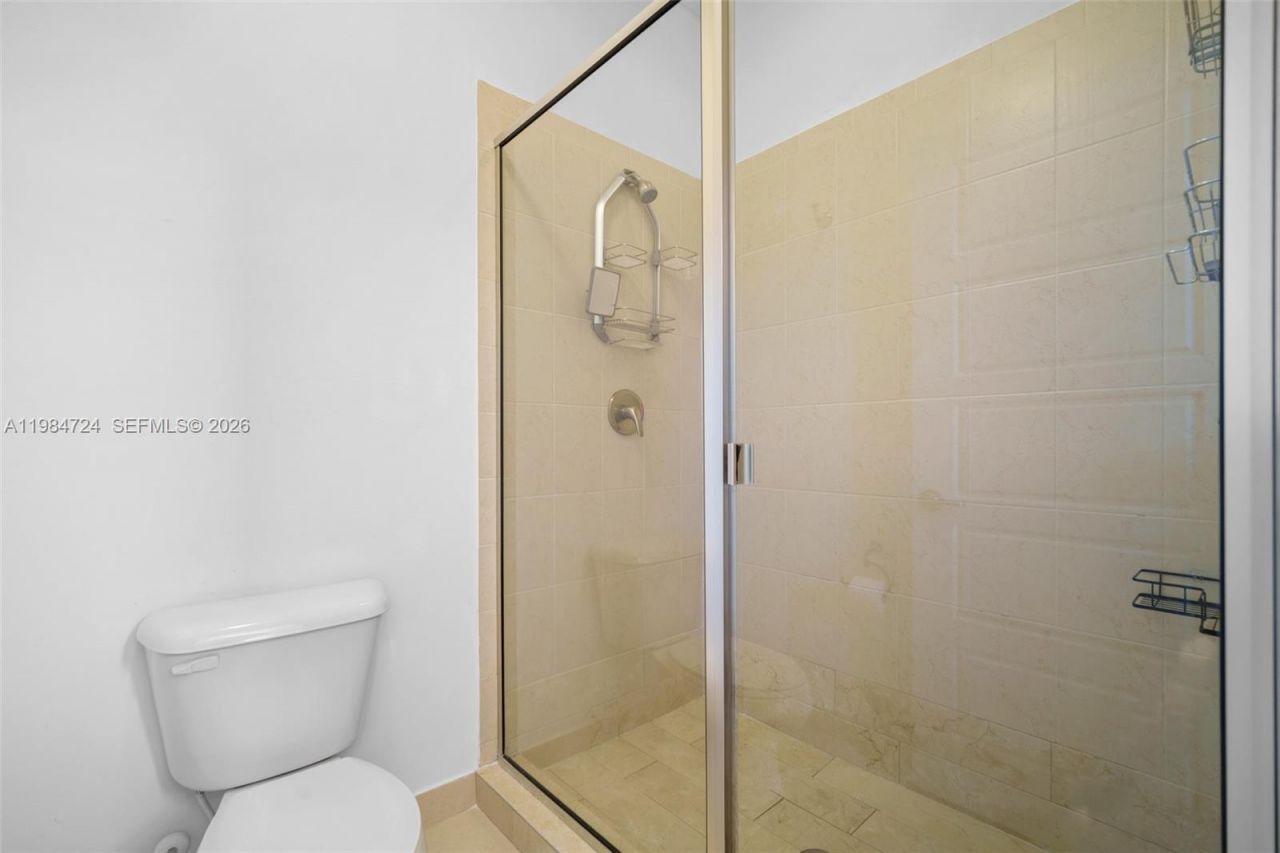 901 NE 191st St, Miami, FL 33179 Photo