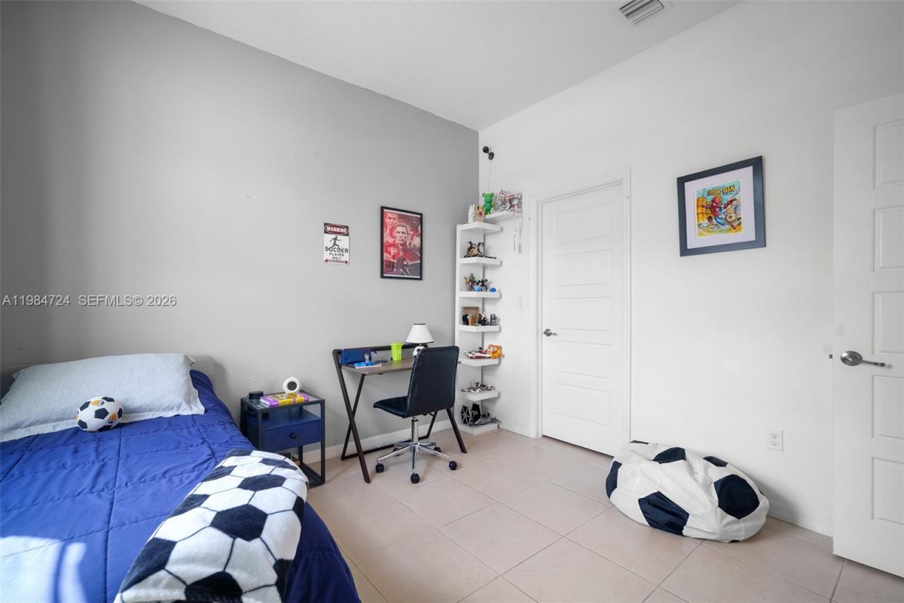 901 NE 191st St, Miami, FL 33179 Photo