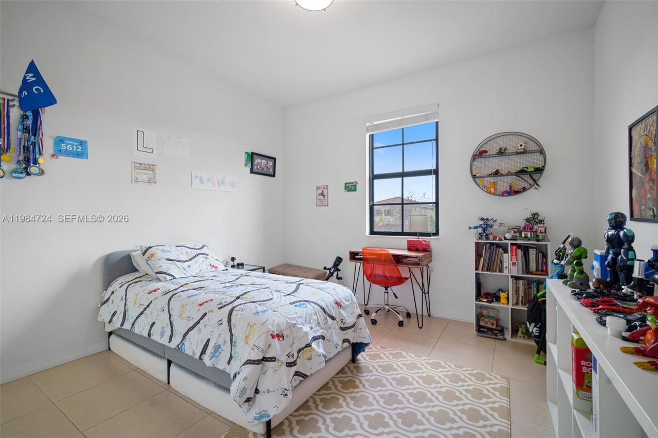 901 NE 191st St, Miami, FL 33179 Photo