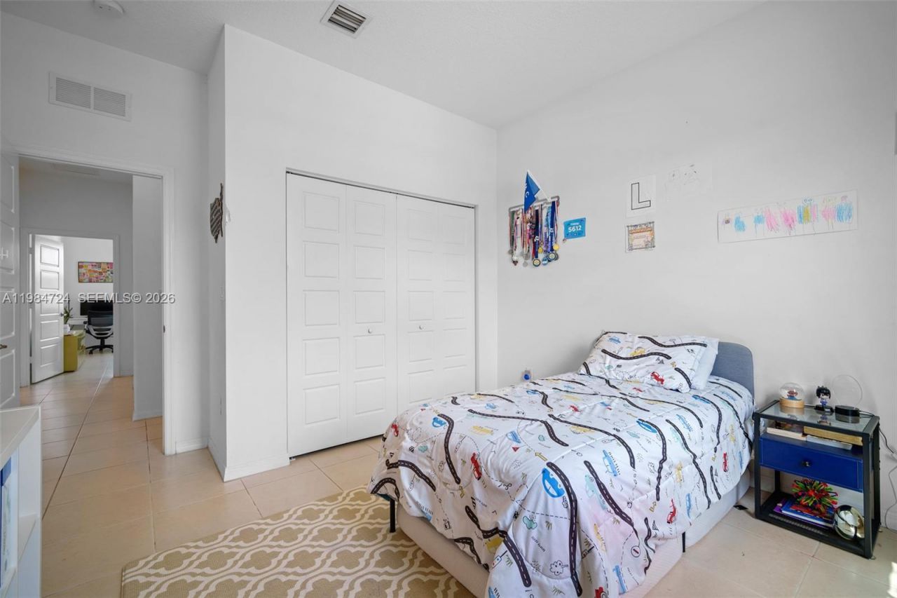 901 NE 191st St, Miami, FL 33179 Photo