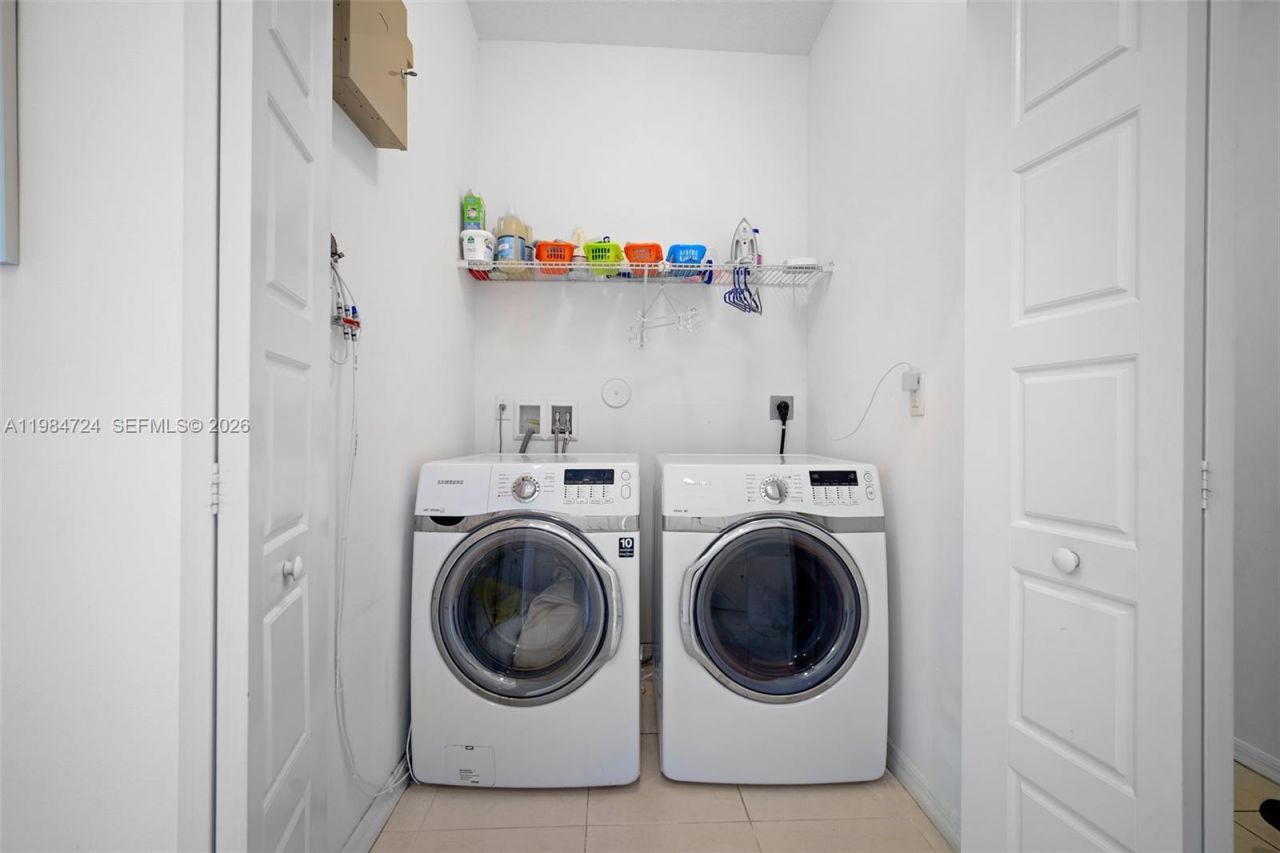 901 NE 191st St, Miami, FL 33179 Photo