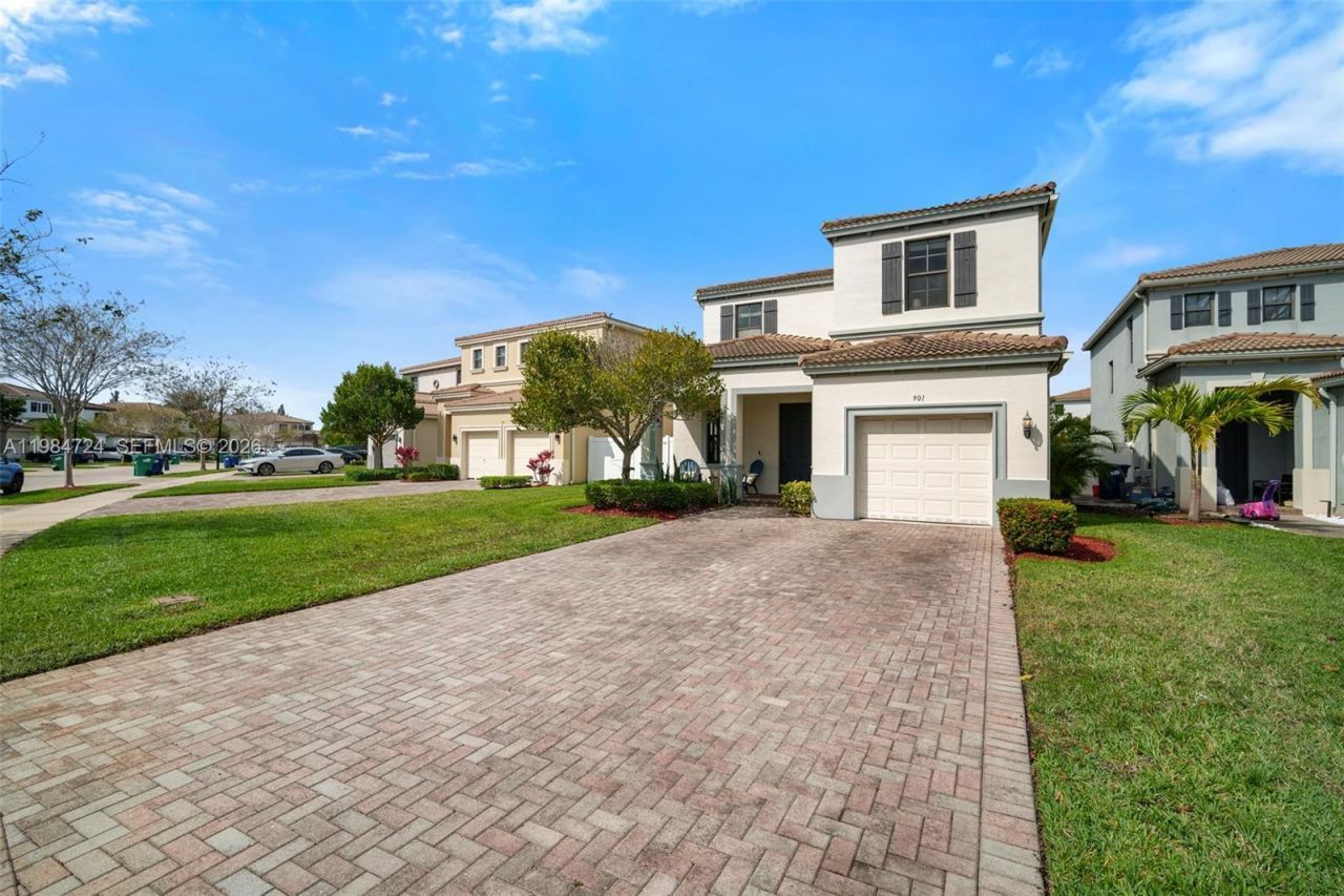 901 NE 191st St, Miami, FL 33179 Photo