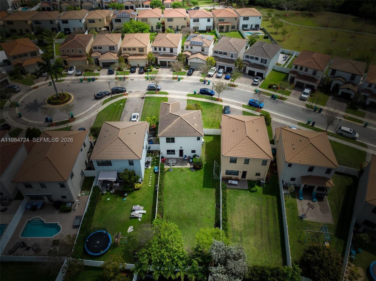 901 NE 191st St, Miami, FL 33179 Photo