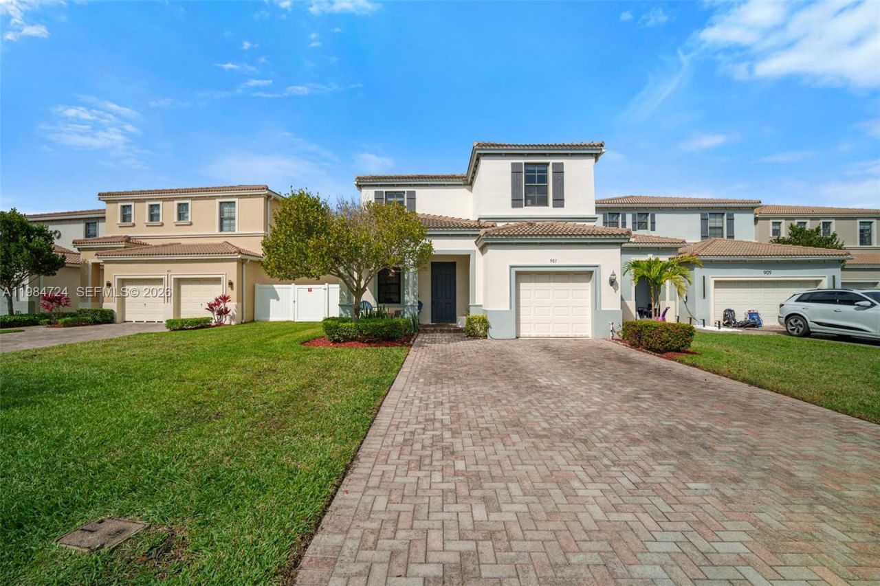 901 NE 191st St, Miami, FL 33179 Photo