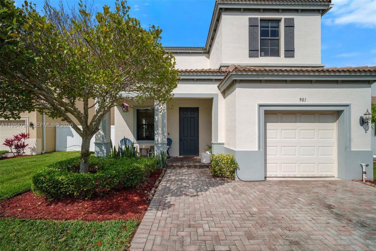 901 NE 191st St, Miami, FL 33179 Photo