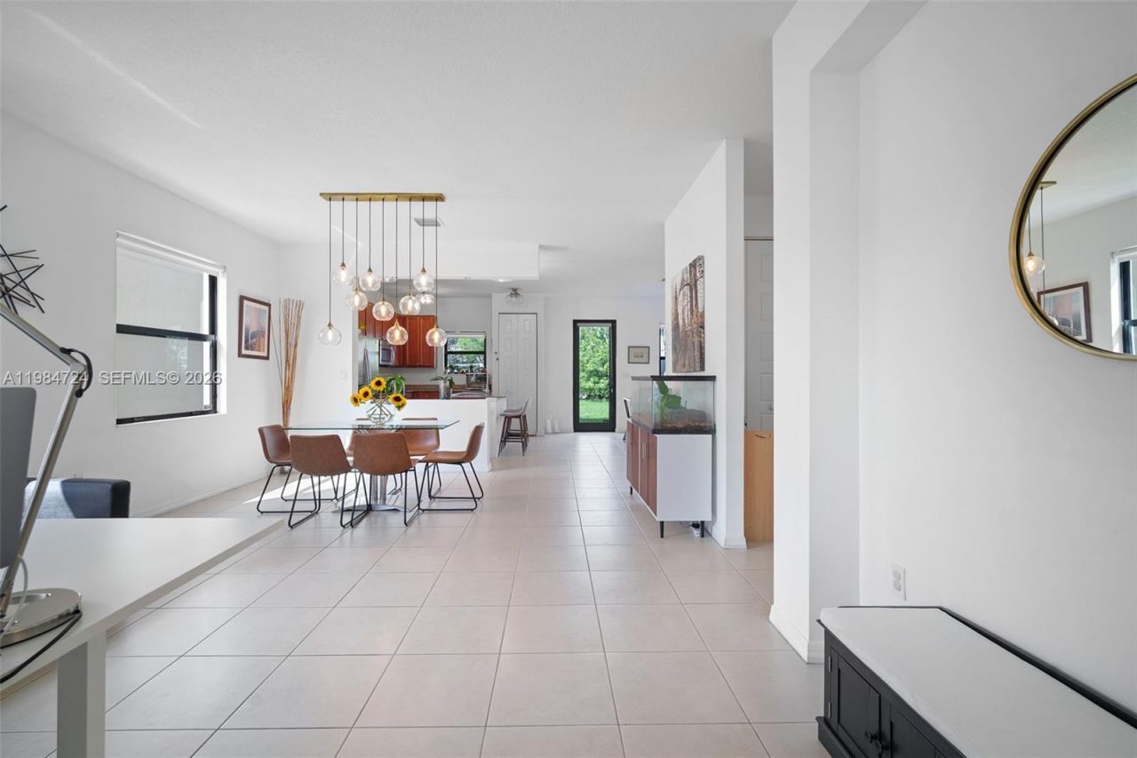 901 NE 191st St, Miami, FL 33179 Photo