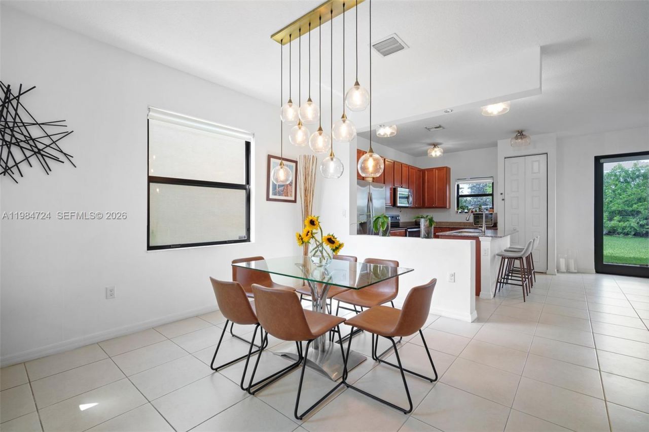 901 NE 191st St, Miami, FL 33179 Photo