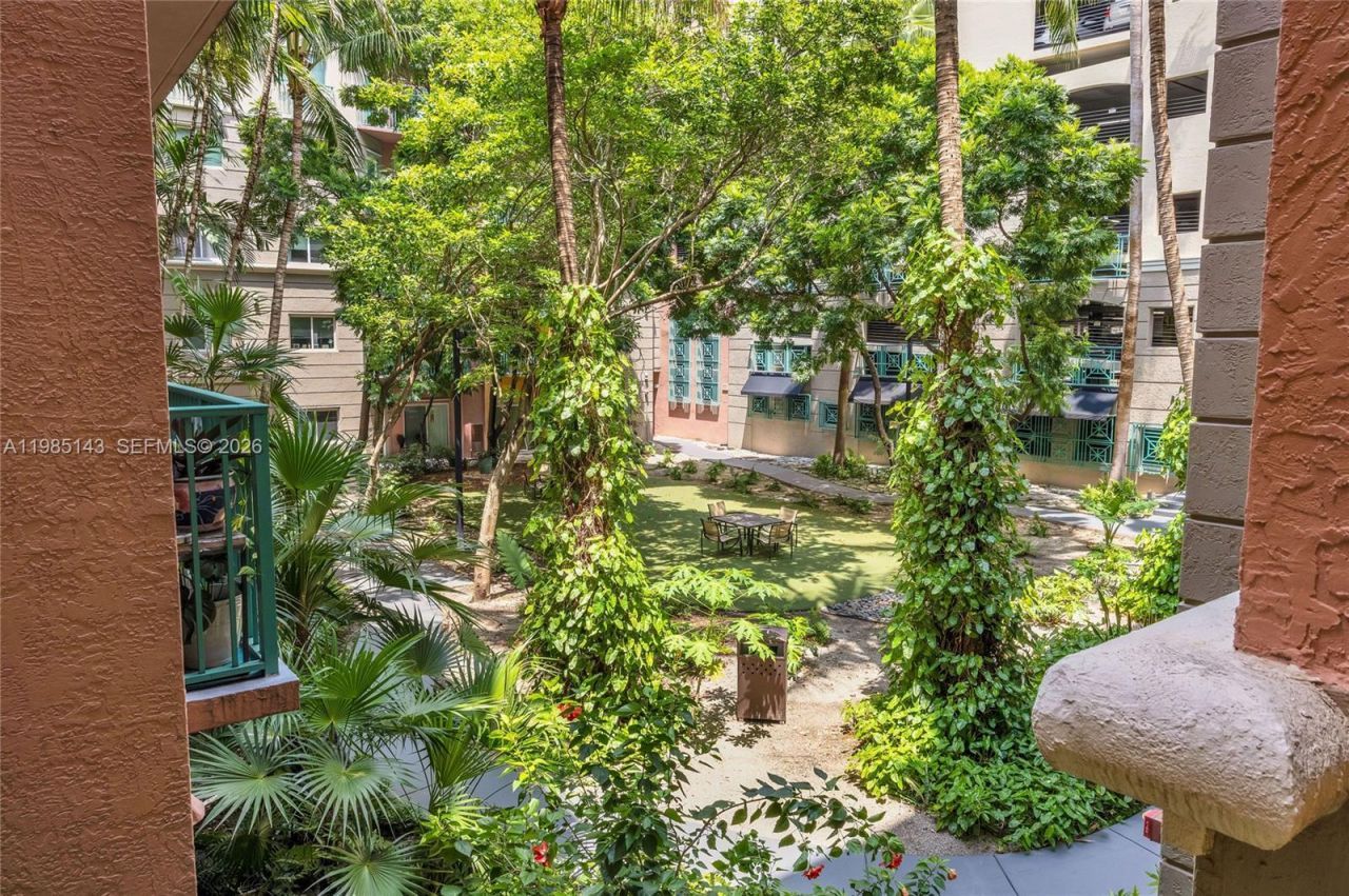 6001 SW 70 Street, Unit 208, South Miami, FL 33143 Photo