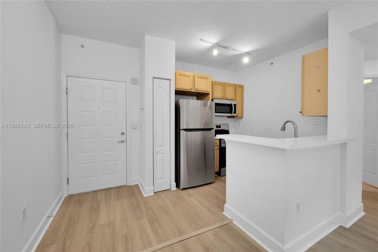 6001 SW 70 Street, Unit 208, South Miami, FL 33143 Photo