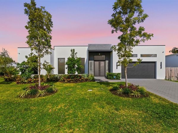 301 NE 27th Dr, Wilton Manors, FL 33334