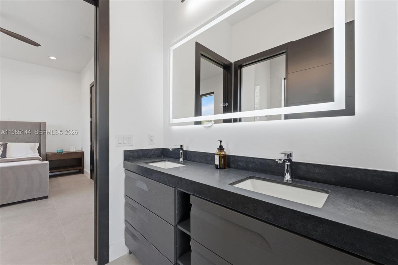 301 NE 27th Dr , Wilton Manors, FL 33334 Photo