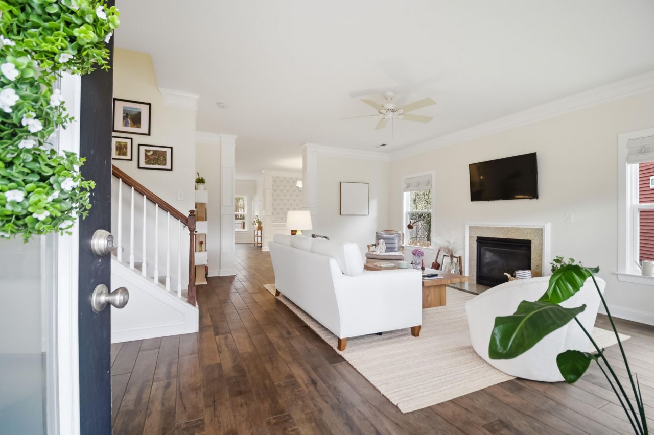 1299 Segar Street Photo 4