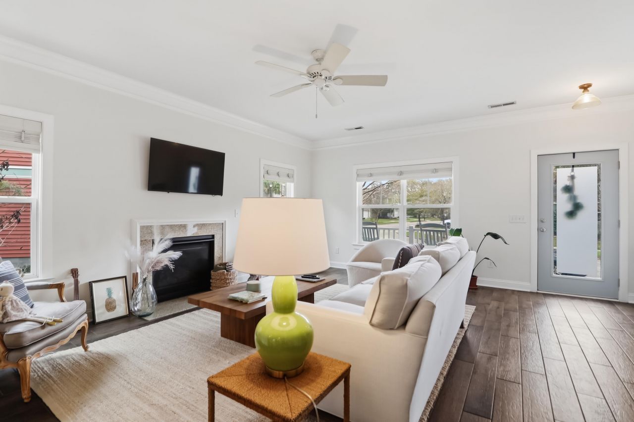 1299 Segar Street Photo 6