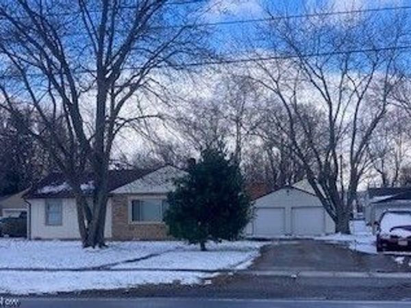 310 N Mecca Street , Cortland, OH 44410