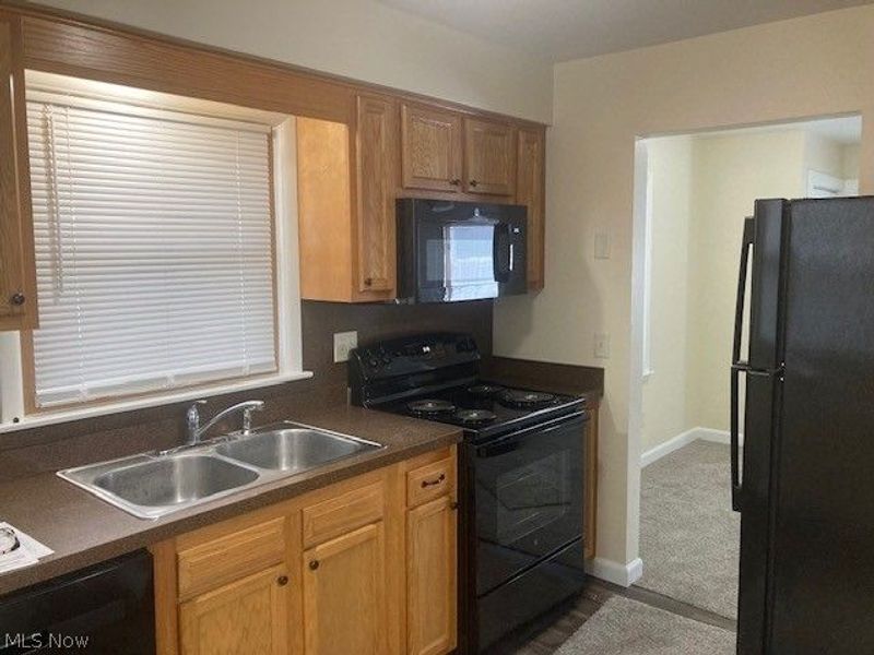 310 N Mecca Street, Cortland, OH 44410 Photo 3