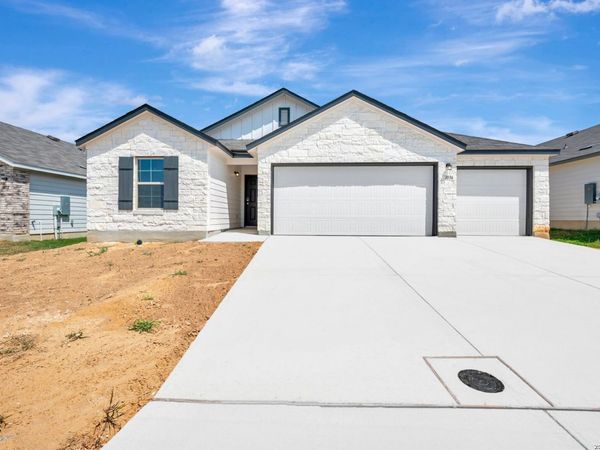1036 Amber Lake, Seguin, TX 78155