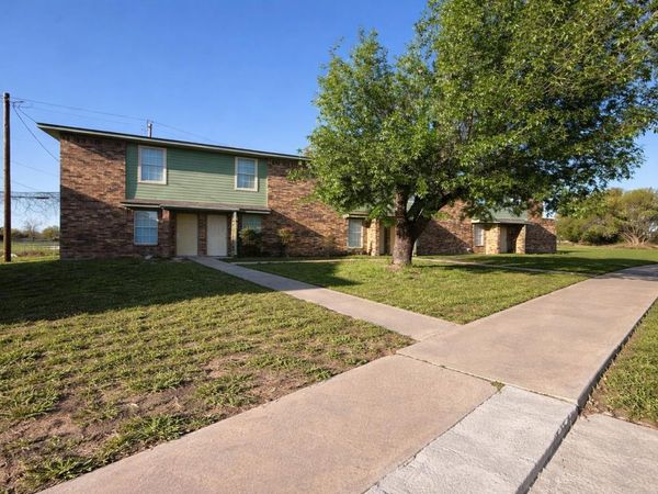 300 Meadow DR, Rockdale, TX 76567