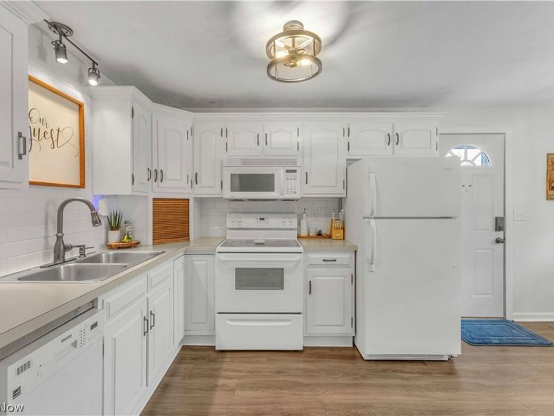 6048 Rosebelle Avenue, North Ridgeville, OH 44039 Photo 8