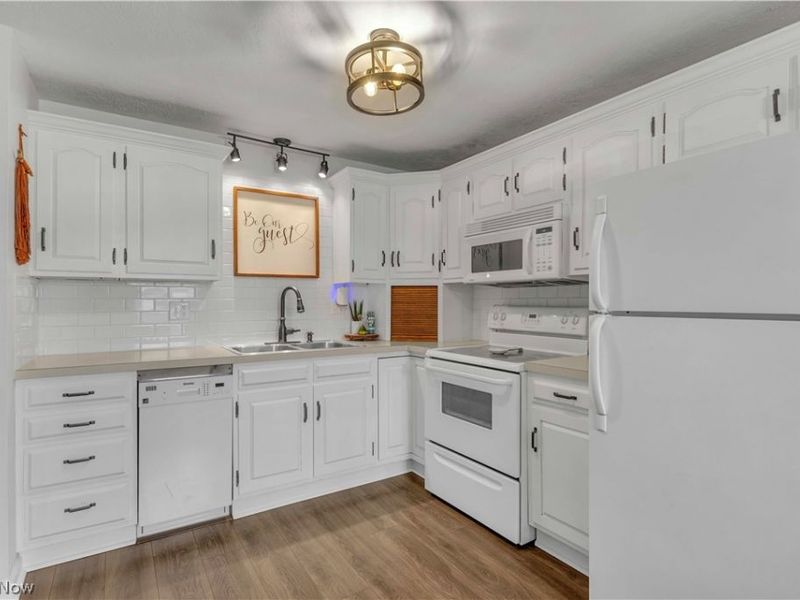 6048 Rosebelle Avenue, North Ridgeville, OH 44039 Photo 9