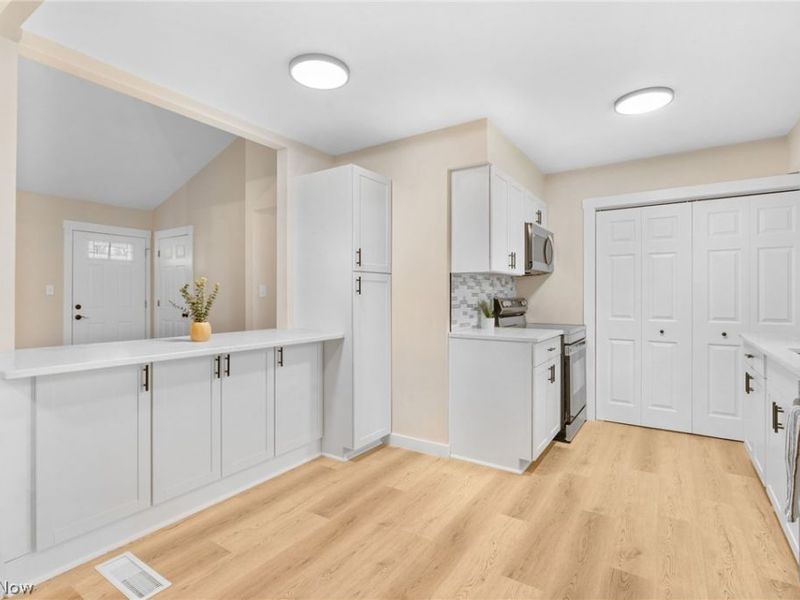 8304 Cedar Road, Chesterland, OH 44026 Photo 12