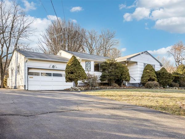 25 Freund Drive , Nanuet, NY 10954