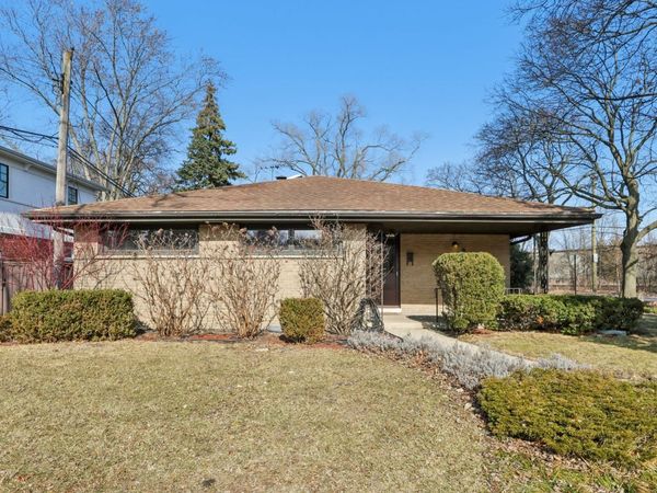 6890 N Loron Avenue , Chicago, IL 60646