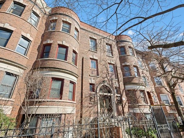 4059 N SHERIDAN Road, Unit 3, Chicago, IL 60613