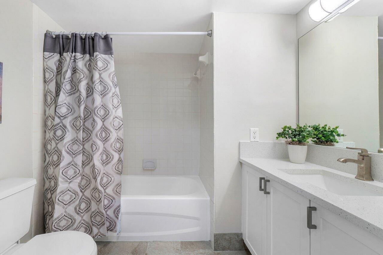 131 Yacht Club Way, Unit 106, Hypoluxo, FL 33462 Photo